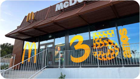 Restaurante McDonald's em Portugal com decoração 35 anos
