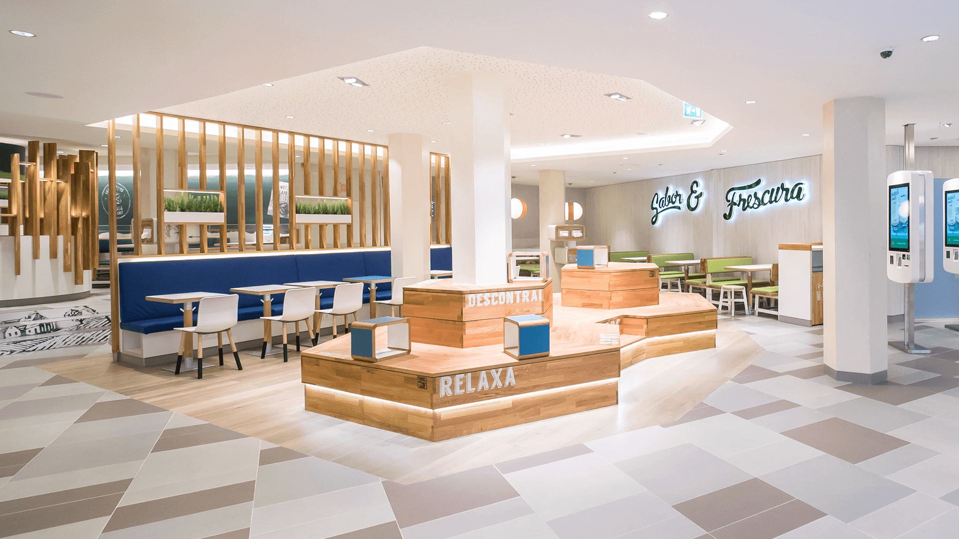 Interior do restaurante McDonald's Campo Grande