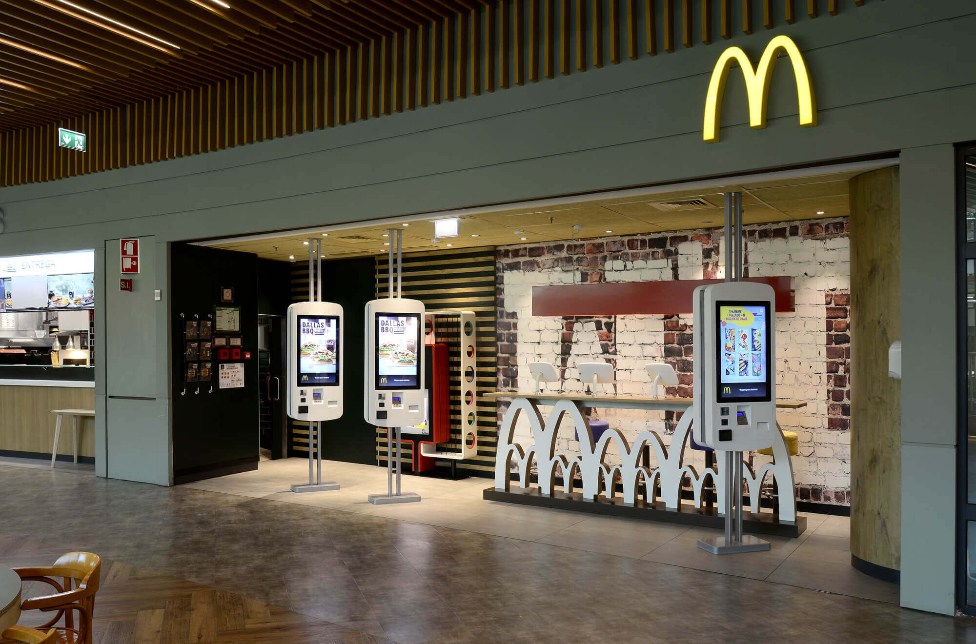 Mcdonald's Strada Outlet Shopping