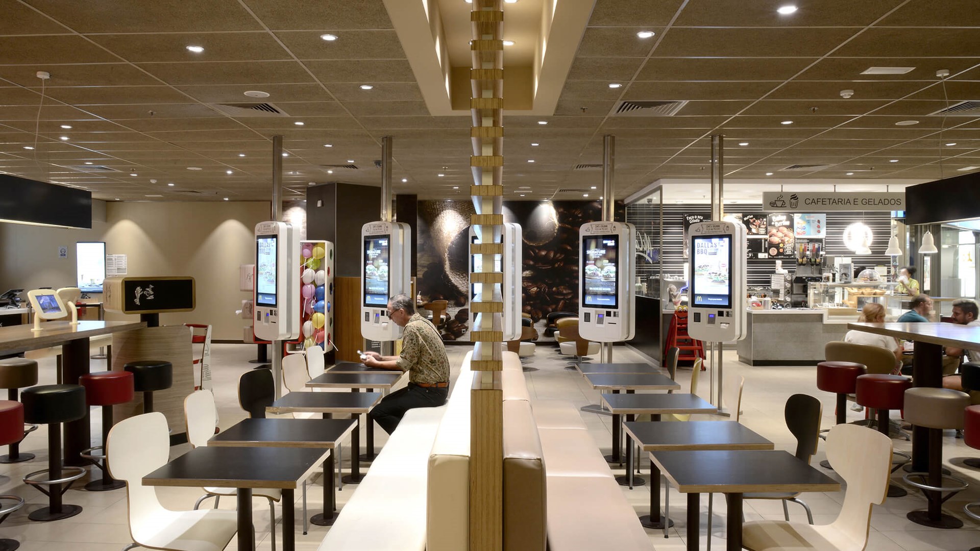 Restaurante CascaiShopping McDonald s Portugal restaurante-cascaishopping-mcdonald-s-portugal