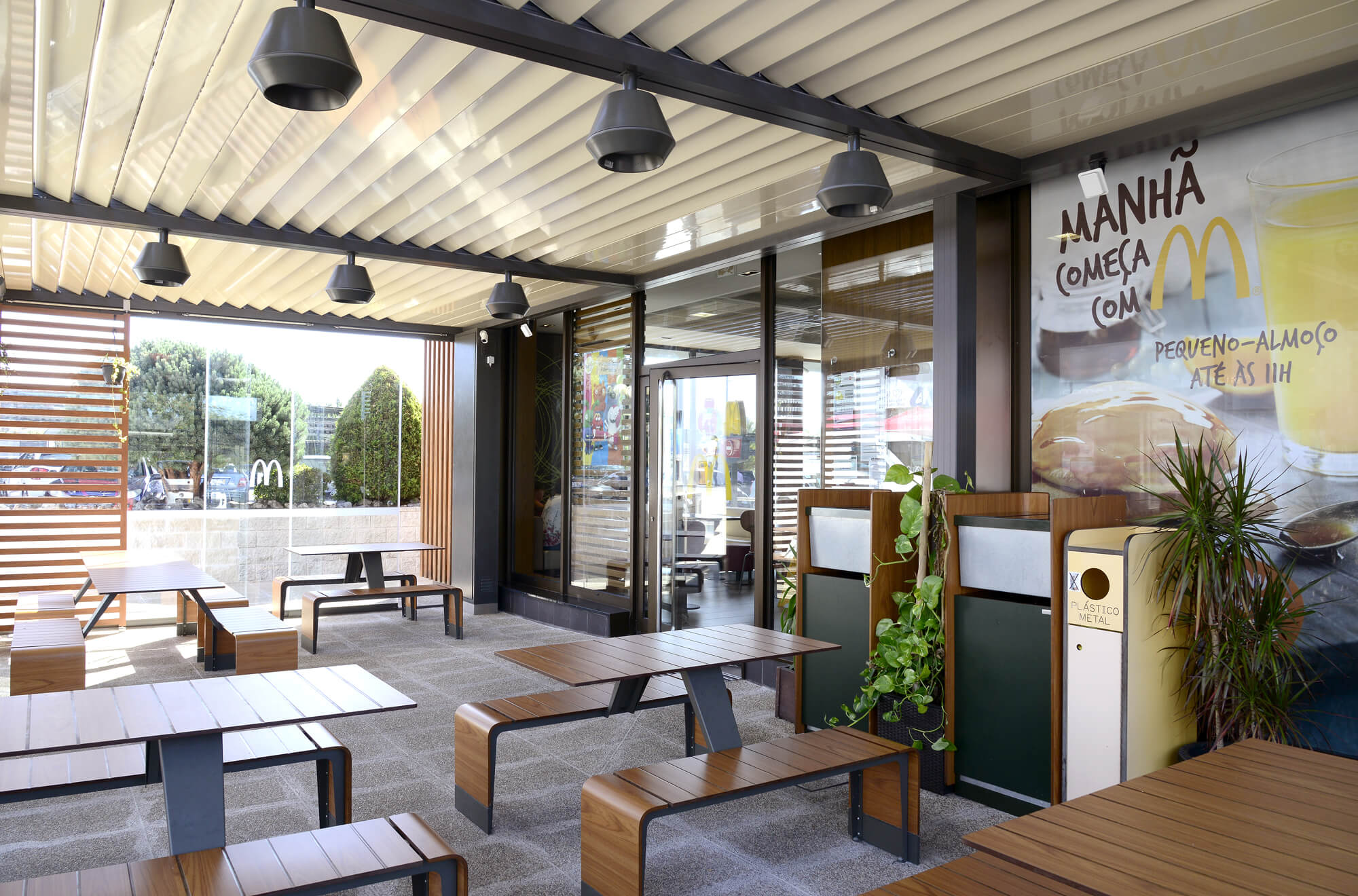 Exterior do restaurante McDonald's