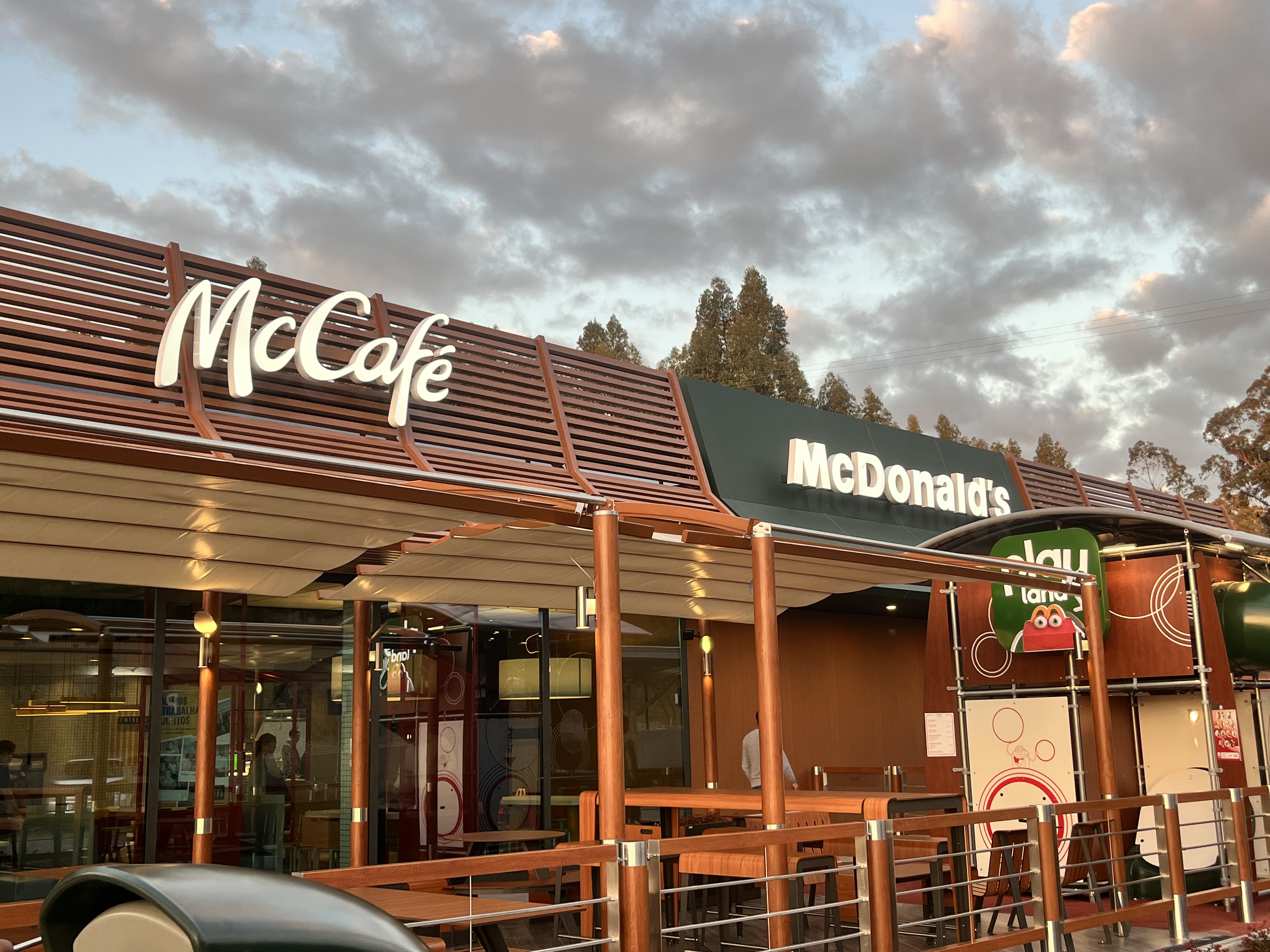Exterior do restaurante McDonald's Vila Verde