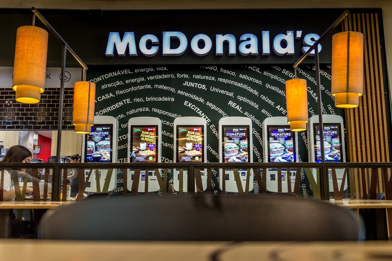 Interior do restaurante McDonald's Leiria Shopping